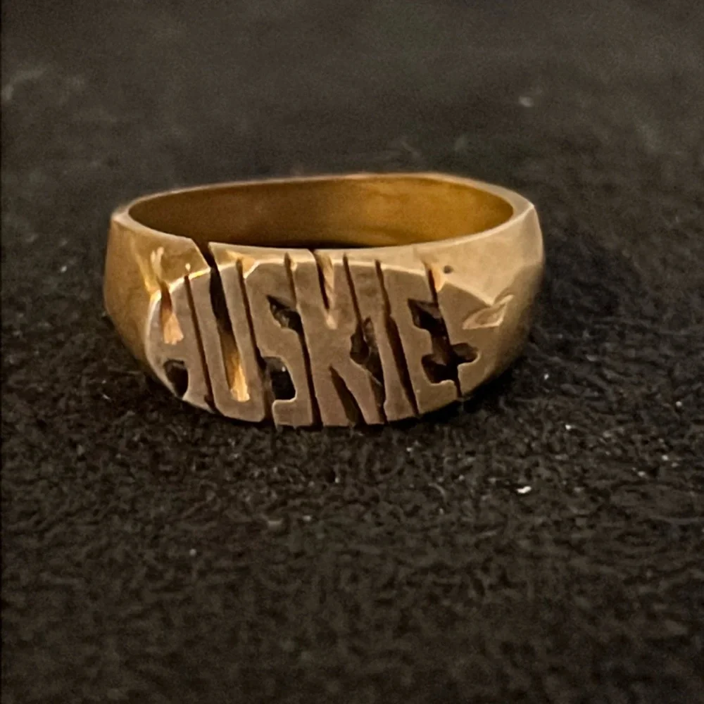 Vintage custom gold plated University of Washington Huskies ring size 8